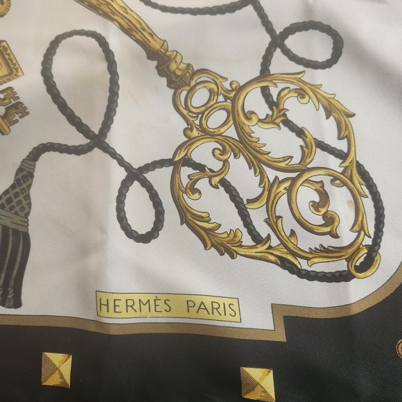 Vintage Hermes 34" rolled edge silk scarf 1991 - Picture 3 of 10